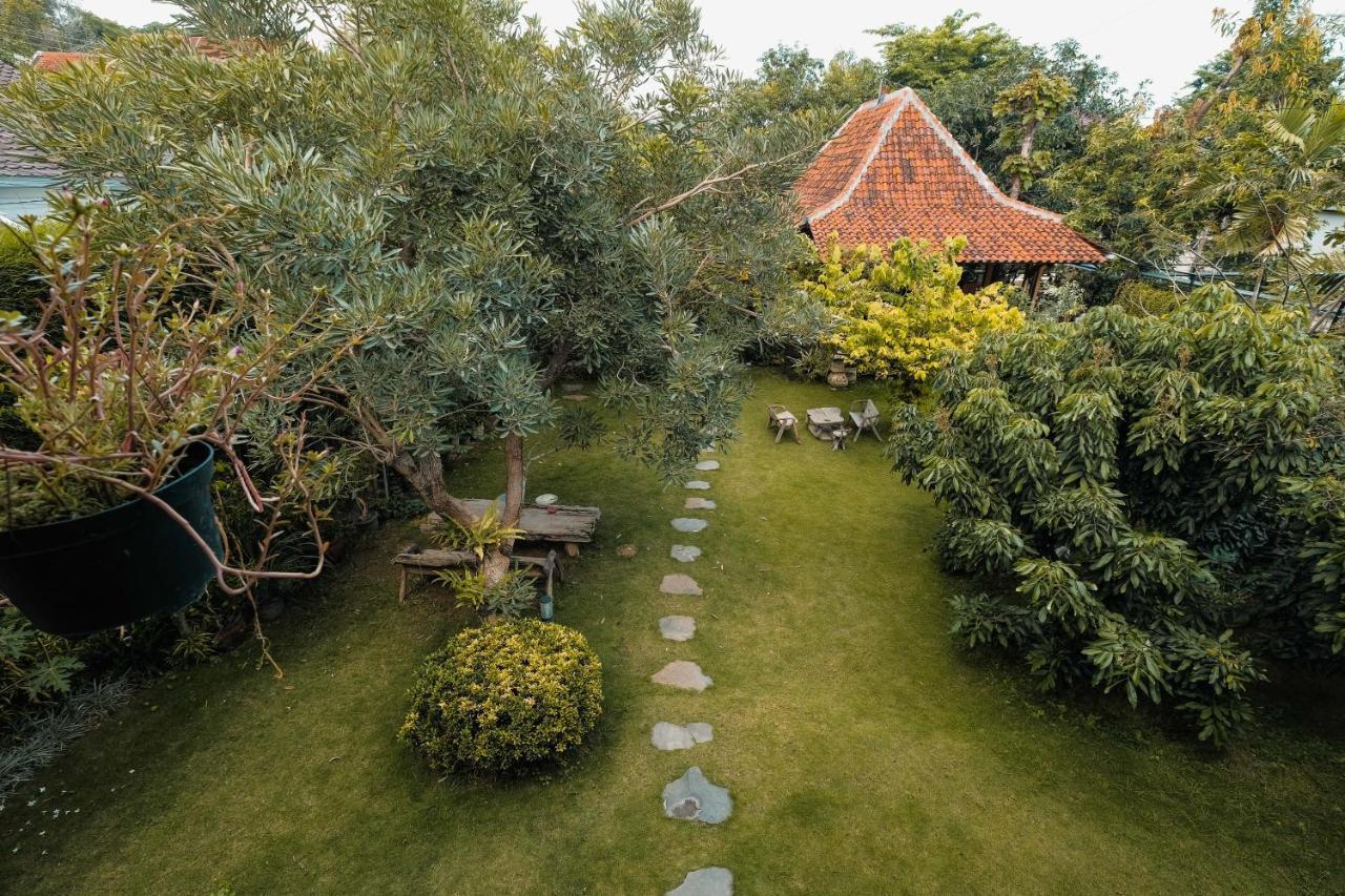 Djajanti House Bed & Breakfast Семаранг Екстериор снимка