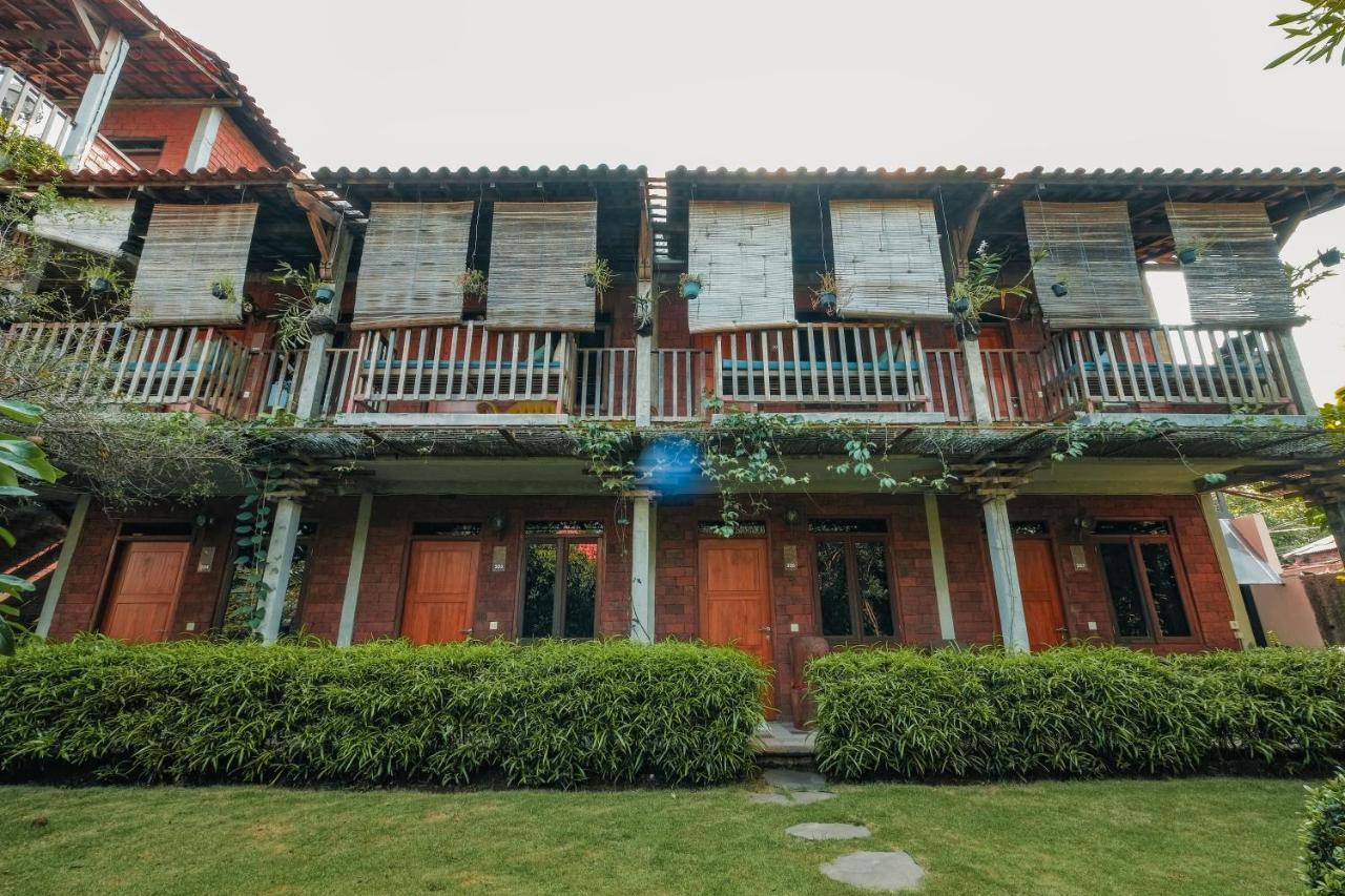 Djajanti House Bed & Breakfast Семаранг Екстериор снимка
