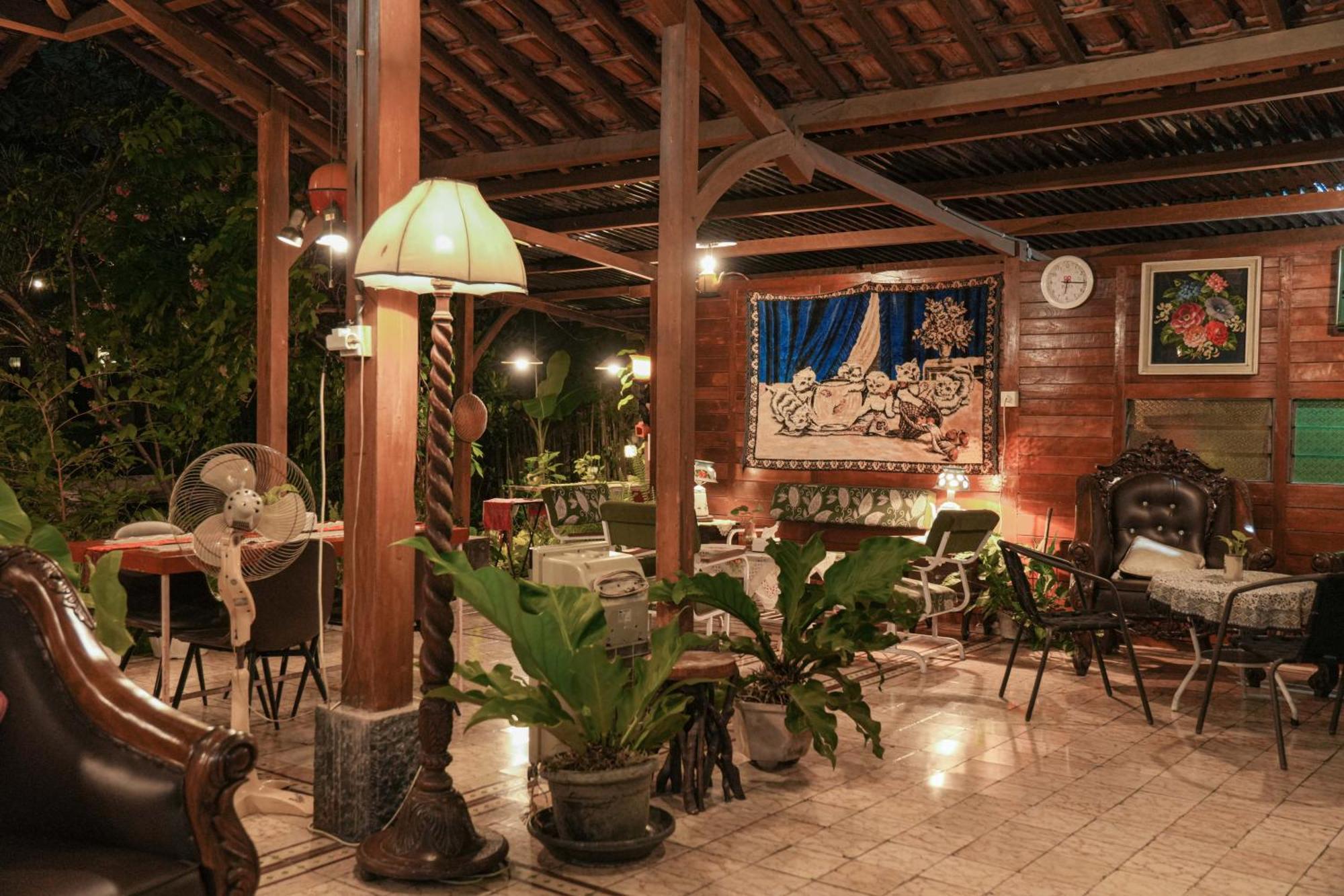Djajanti House Bed & Breakfast Семаранг Екстериор снимка