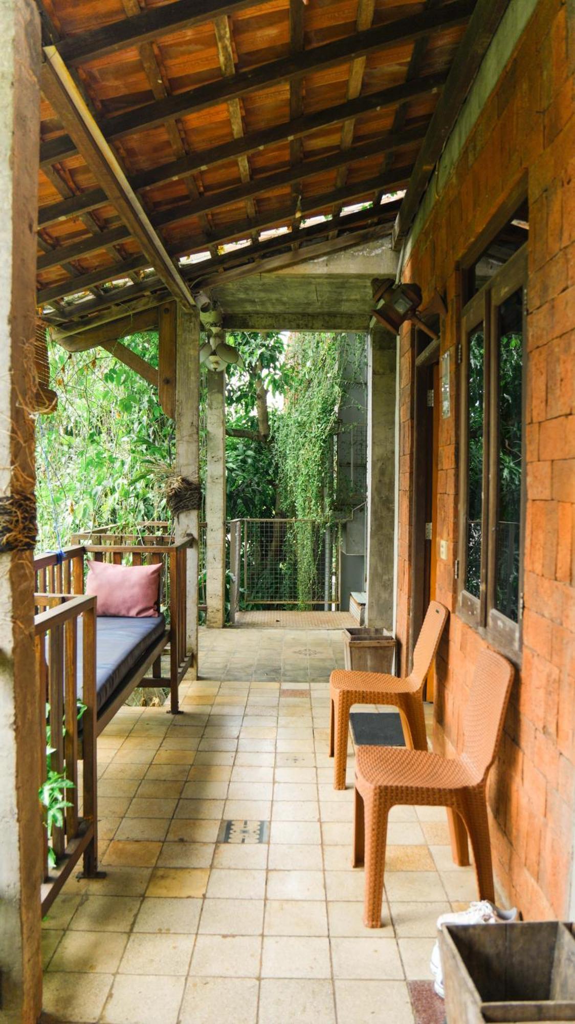 Djajanti House Bed & Breakfast Семаранг Екстериор снимка