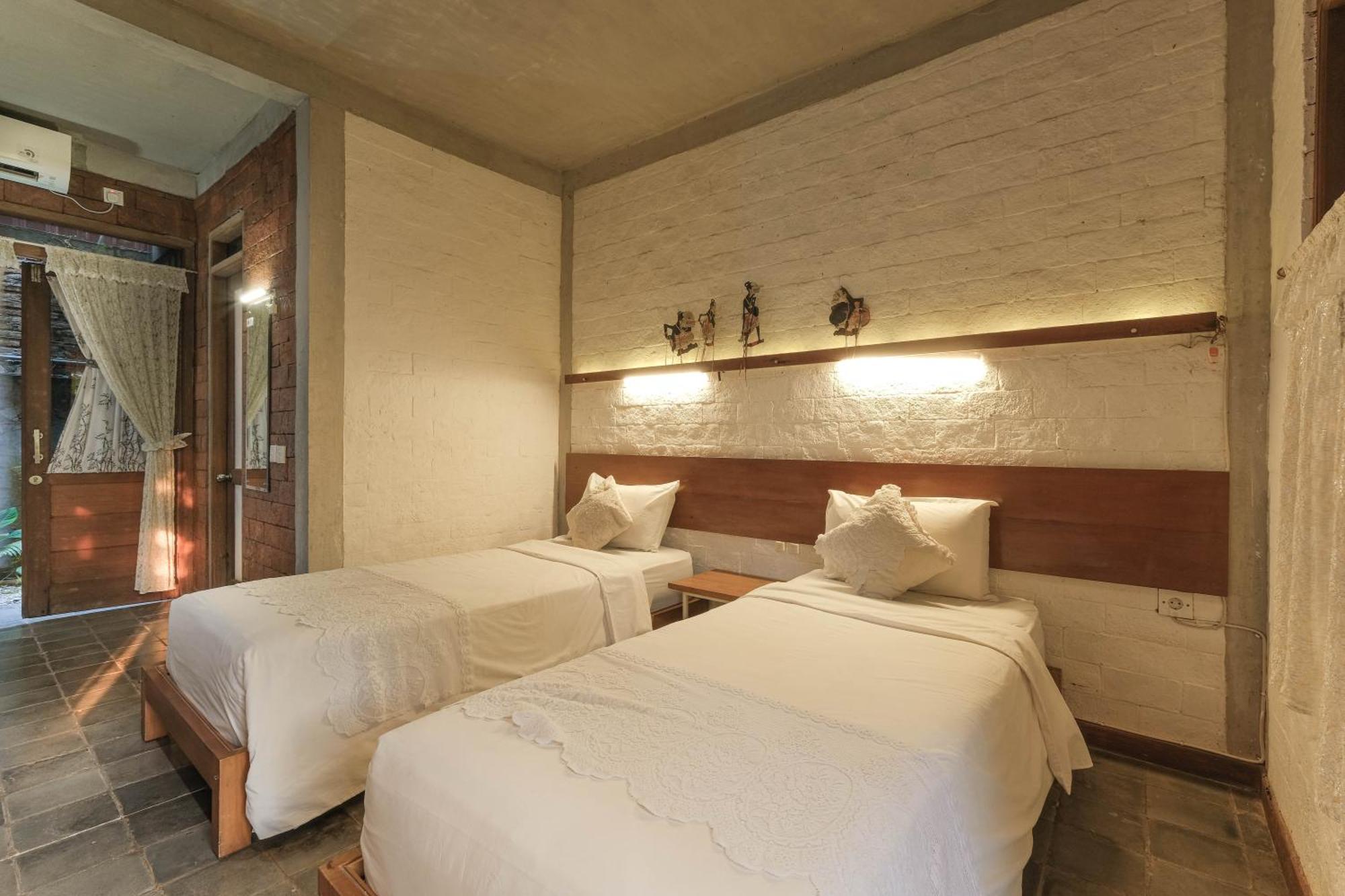 Djajanti House Bed & Breakfast Семаранг Екстериор снимка