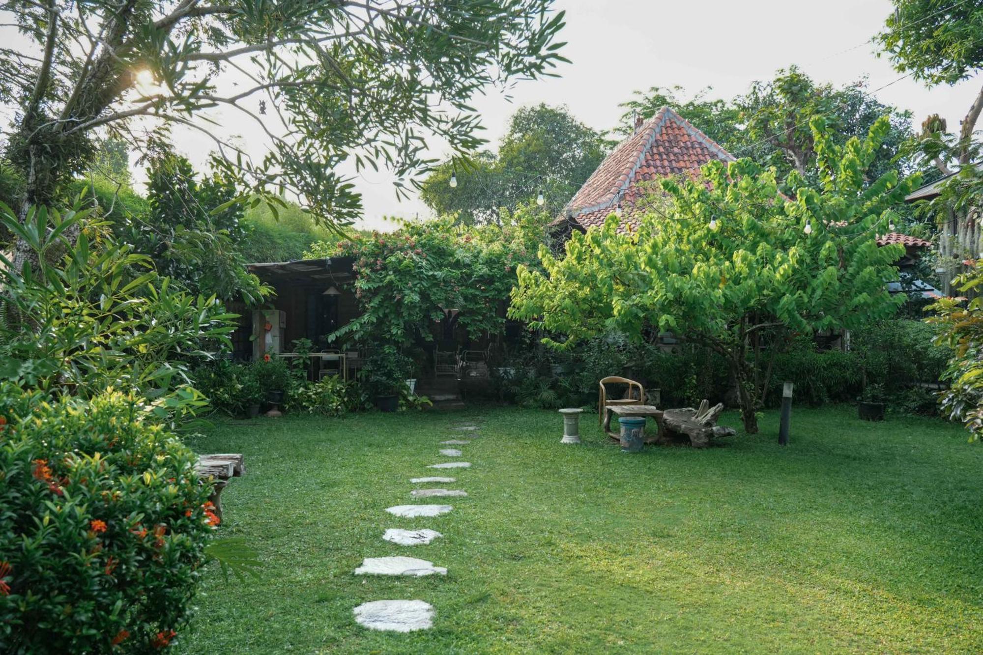 Djajanti House Bed & Breakfast Семаранг Екстериор снимка