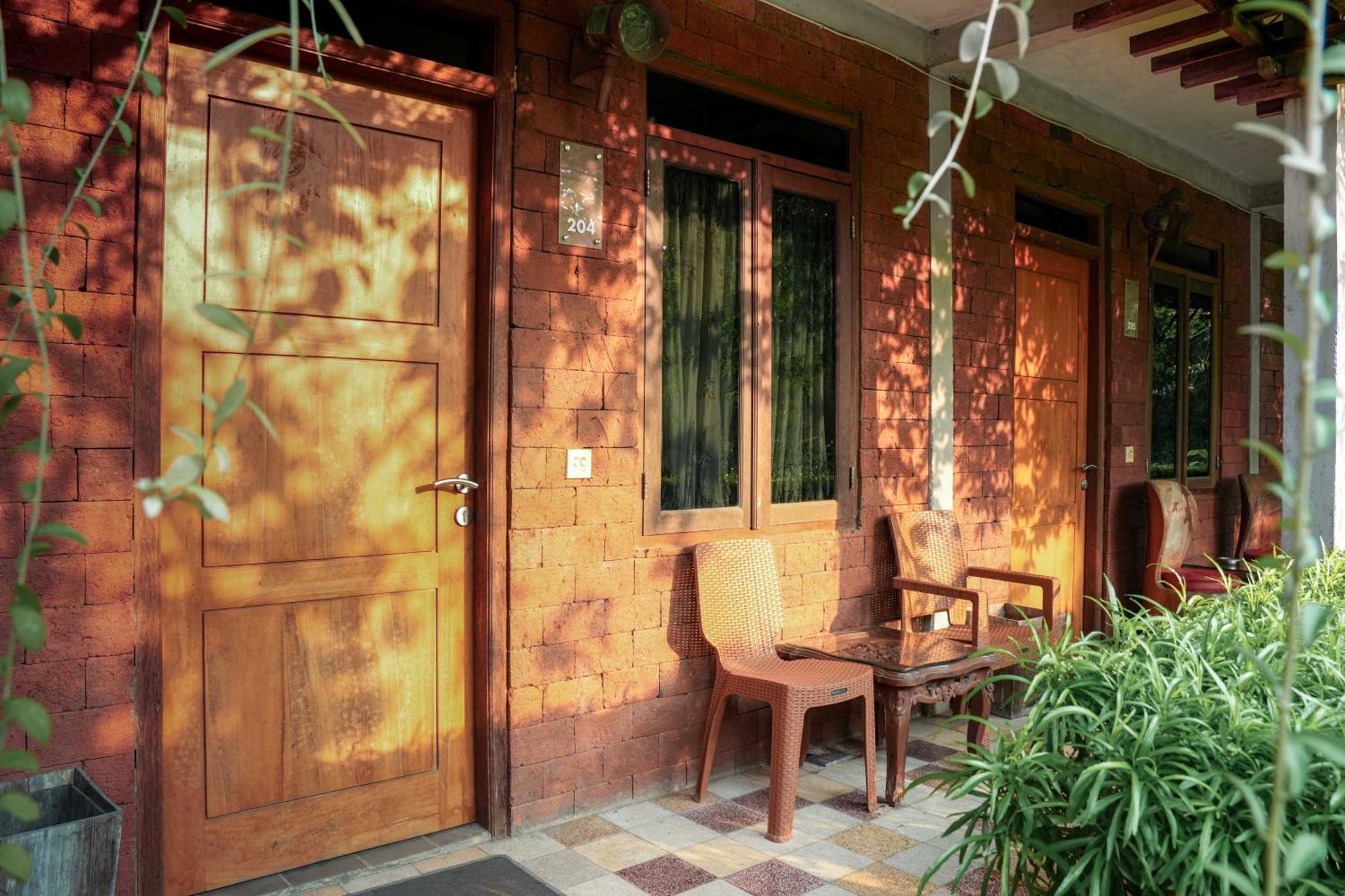 Djajanti House Bed & Breakfast Семаранг Екстериор снимка
