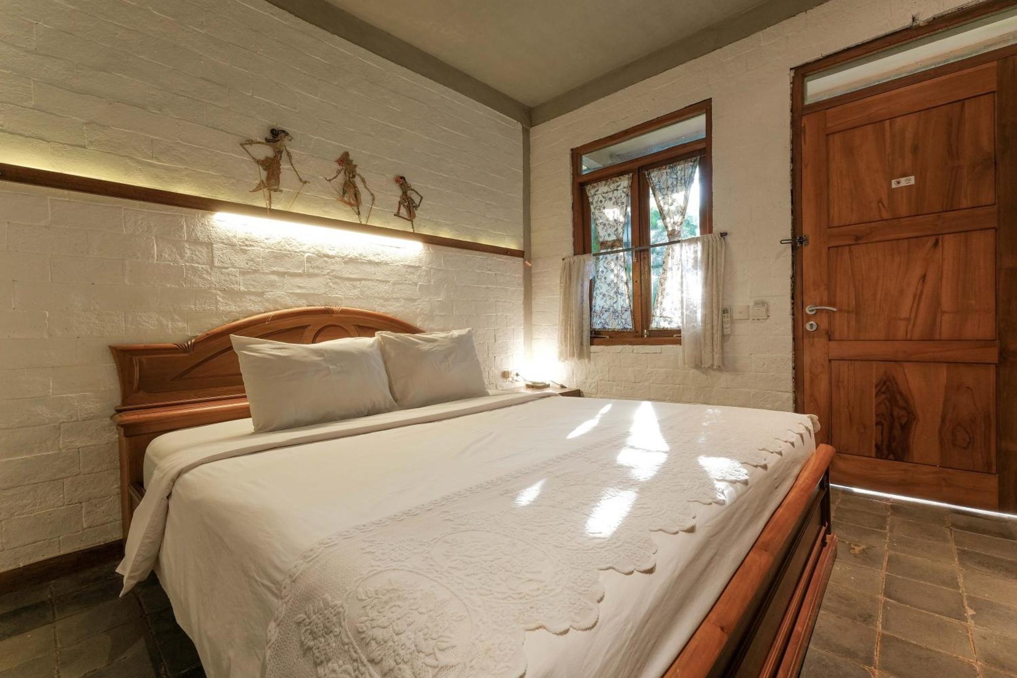 Djajanti House Bed & Breakfast Семаранг Екстериор снимка