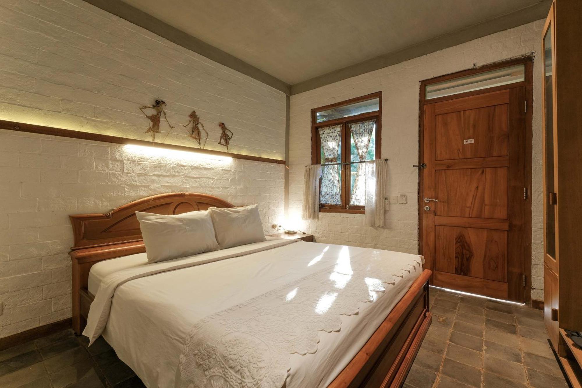 Djajanti House Bed & Breakfast Семаранг Екстериор снимка