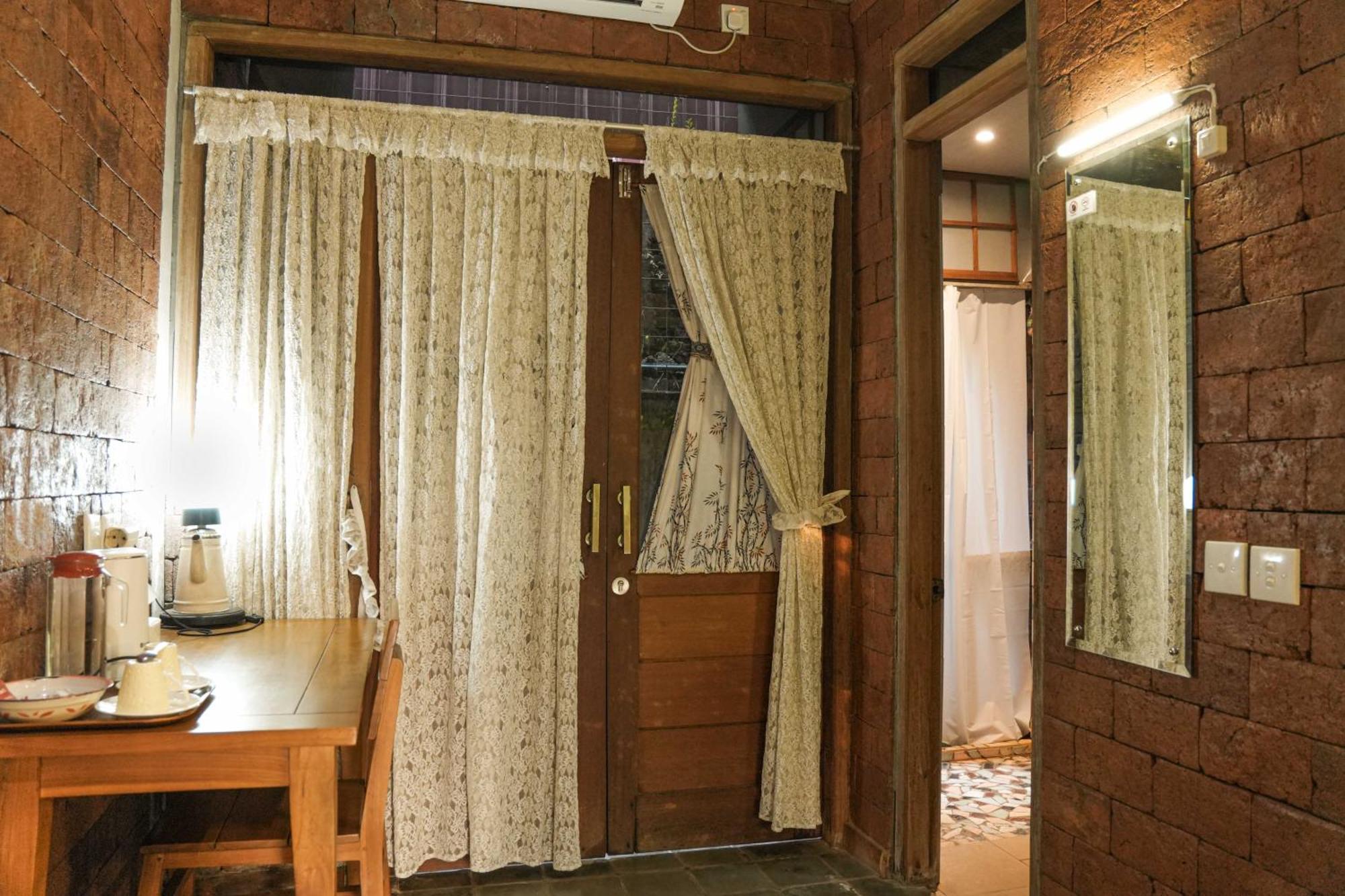 Djajanti House Bed & Breakfast Семаранг Екстериор снимка