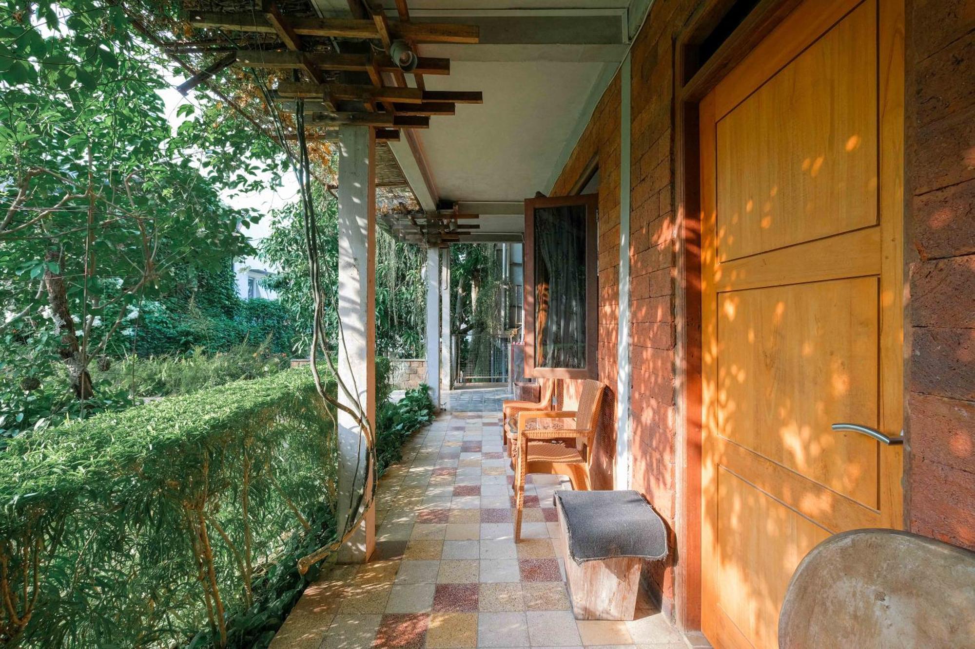 Djajanti House Bed & Breakfast Семаранг Екстериор снимка