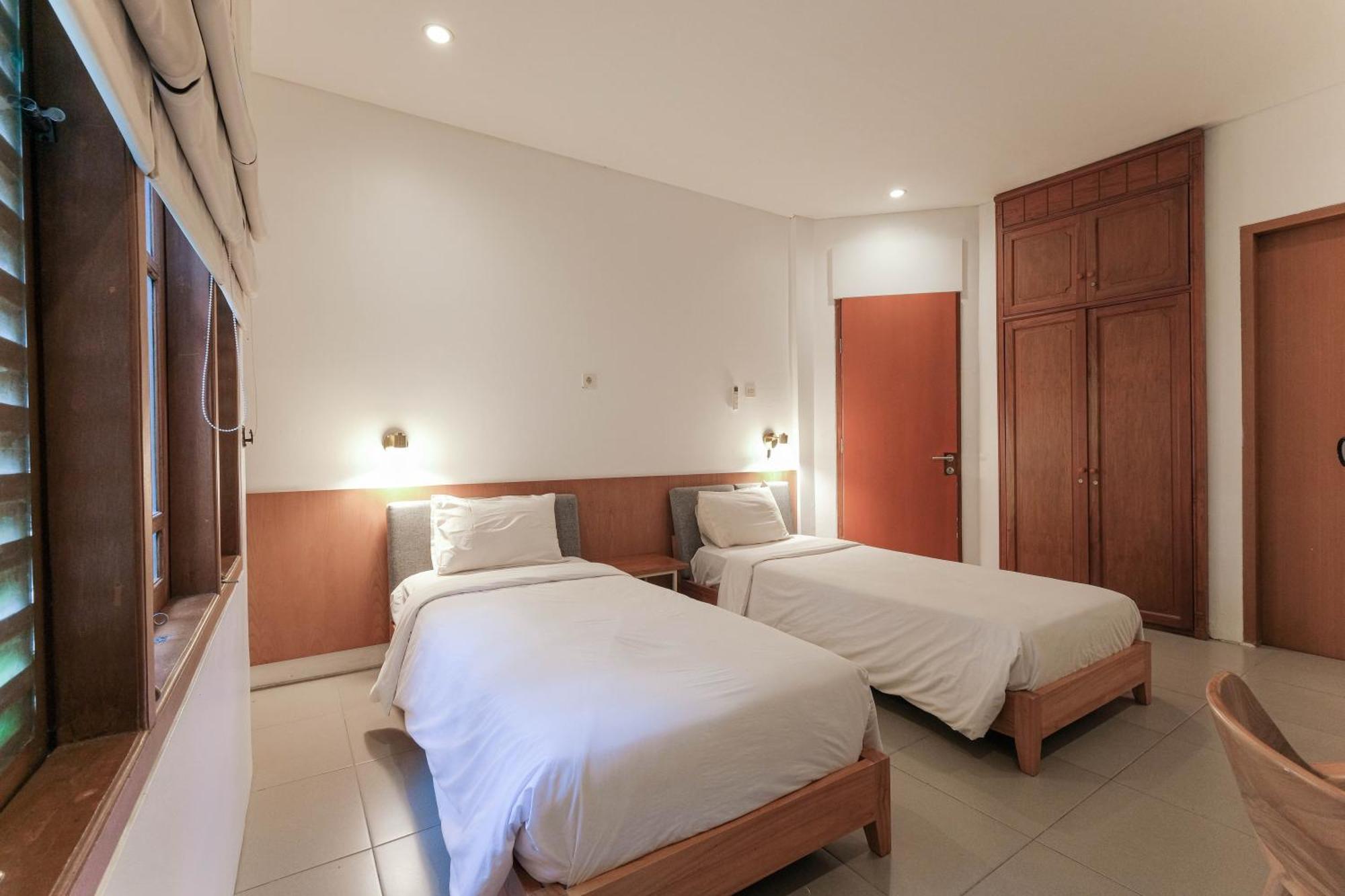 Djajanti House Bed & Breakfast Семаранг Екстериор снимка