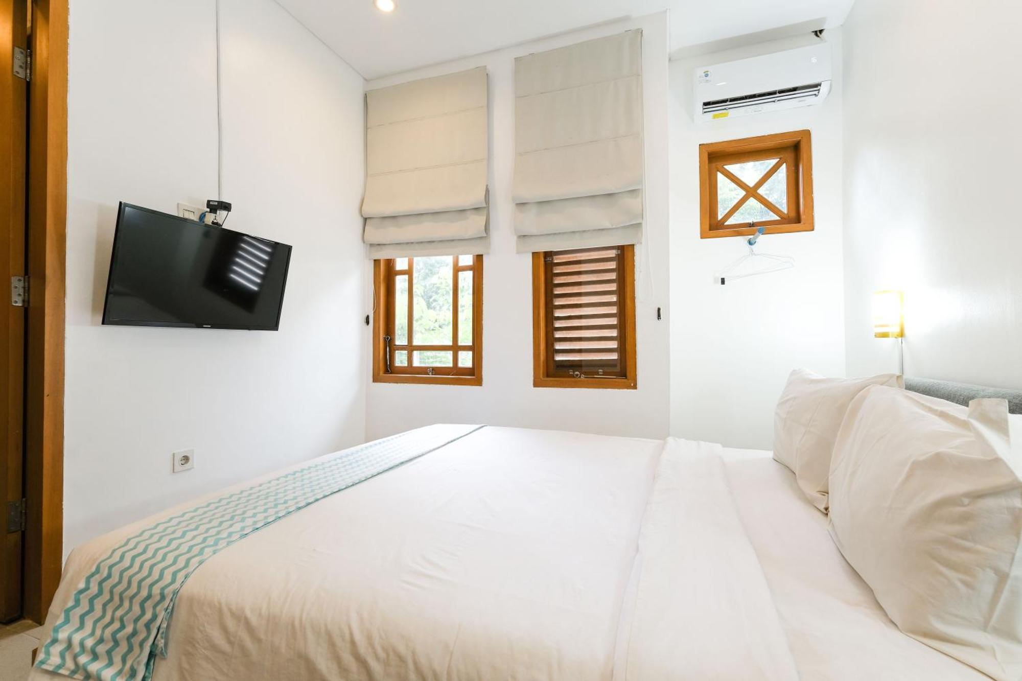 Djajanti House Bed & Breakfast Семаранг Екстериор снимка