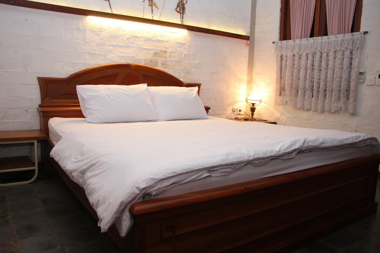 Djajanti House Bed & Breakfast Семаранг Екстериор снимка